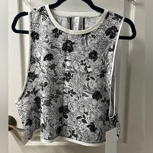 NWT lululemon Muscle love tank *shine